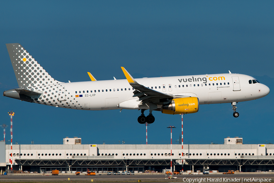 Vueling Airbus A320-214 (EC-LVP) | Photo 292633