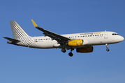 Vueling Airbus A320-232 (EC-LVS) at  Lisbon - Portela, Portugal