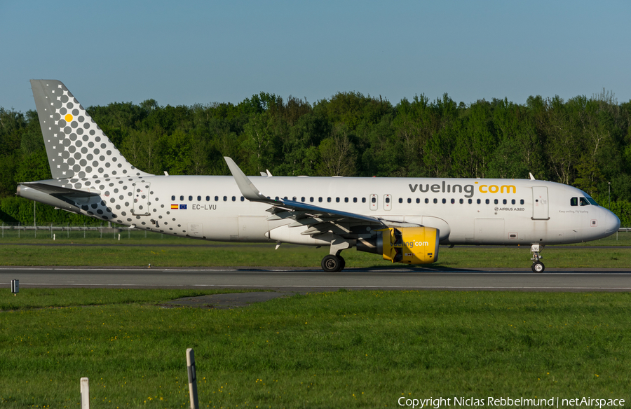 Vueling Airbus A320-214 (EC-LVU) | Photo 242356