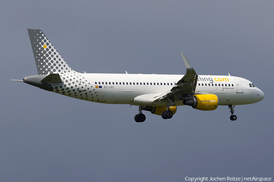 Vueling Airbus A320-214 (EC-LVU) | Photo 52420