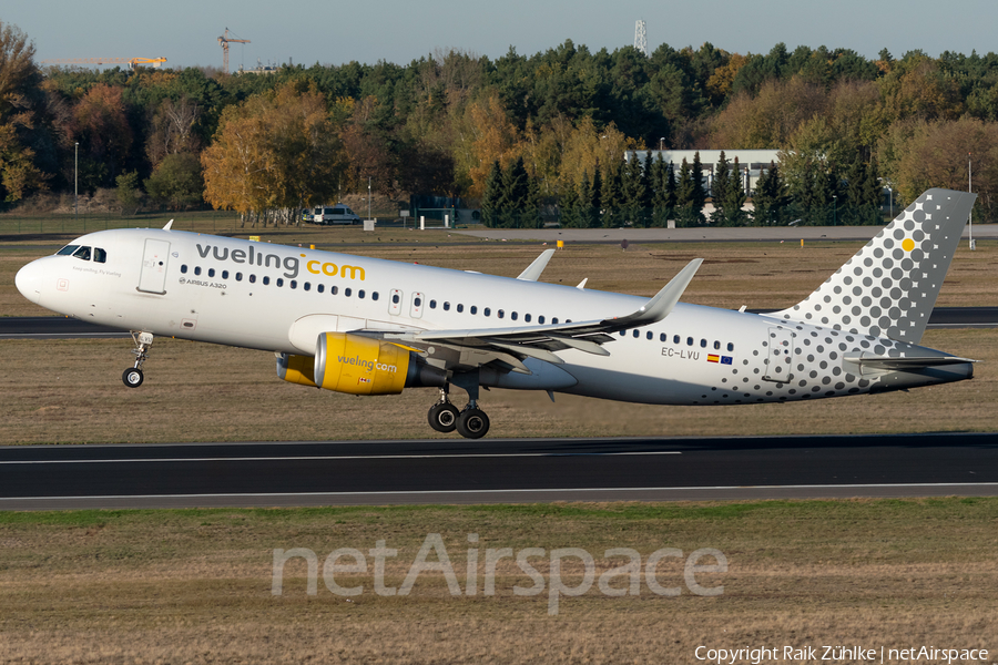 Vueling Airbus A320-214 (EC-LVU) | Photo 274804