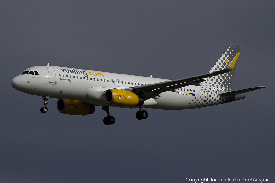 Vueling Airbus A320-232 (EC-LVV) | Photo 149445