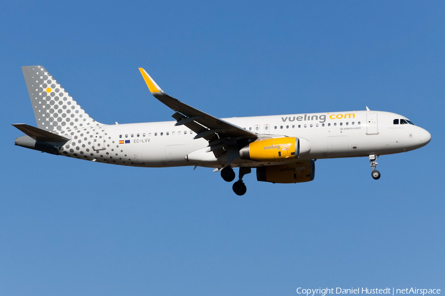 Vueling Airbus A320-232 (EC-LVV) | Photo 641113