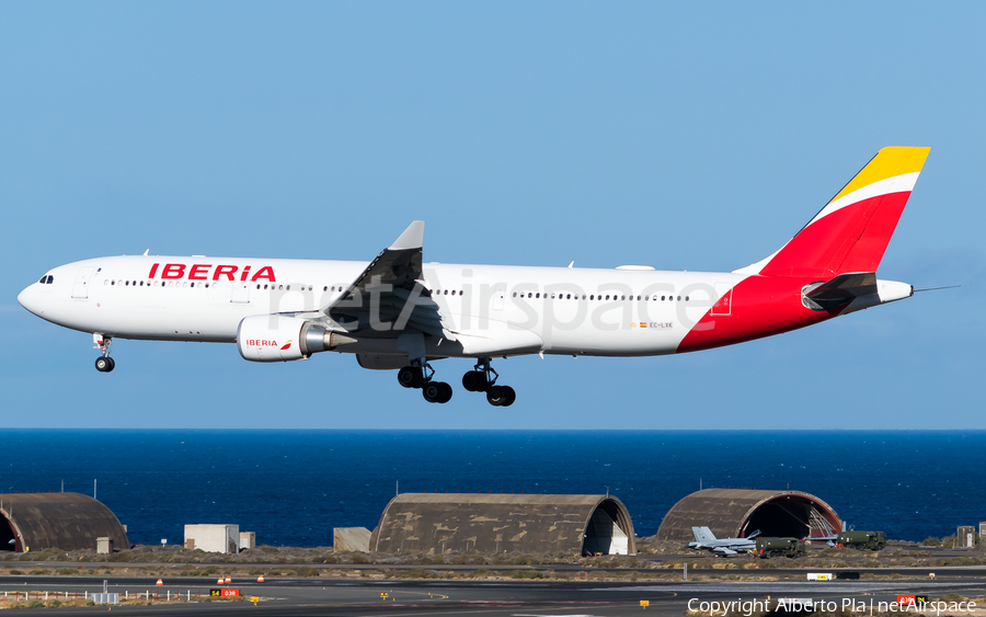 Iberia Airbus A330-302 (EC-LXK) | Photo 350439