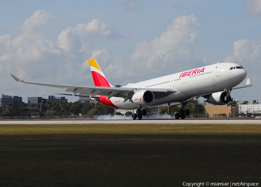 Iberia Airbus A330-302 (EC-LXK) | Photo 219438