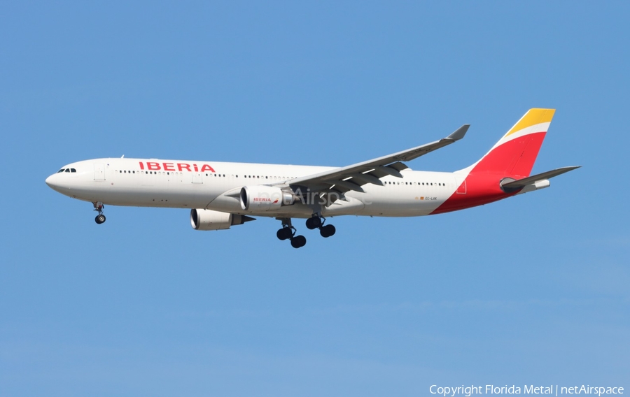 Iberia Airbus A330-302 (EC-LXK) | Photo 607172