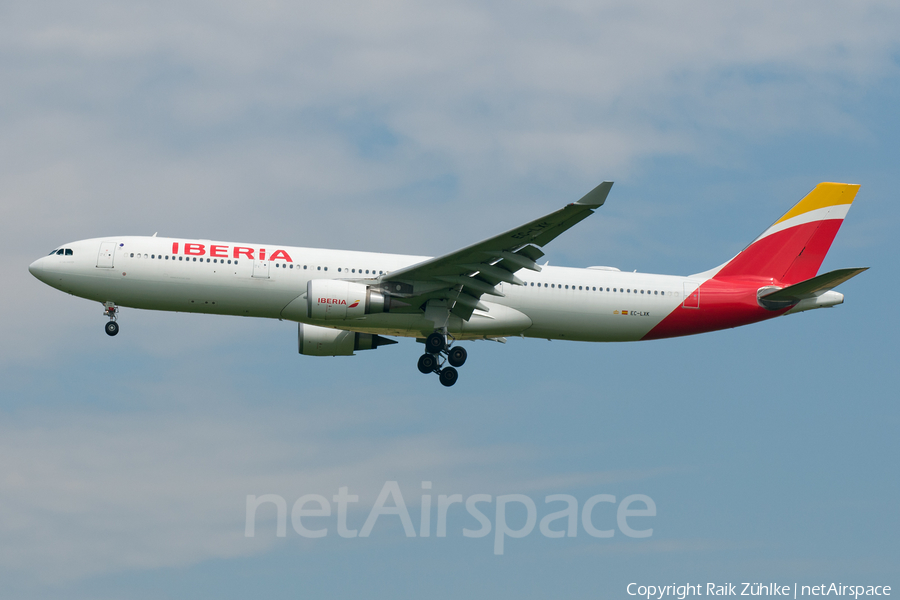 Iberia Airbus A330-302 (EC-LXK) | Photo 252625