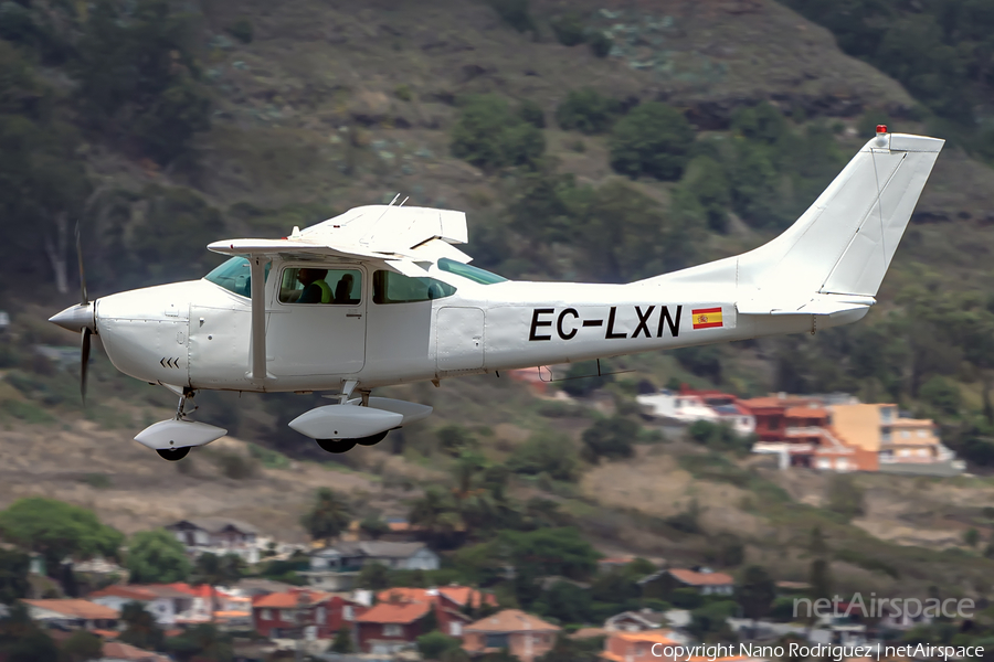 (Private) Cessna 182J Skylane (EC-LXN) | Photo 522694
