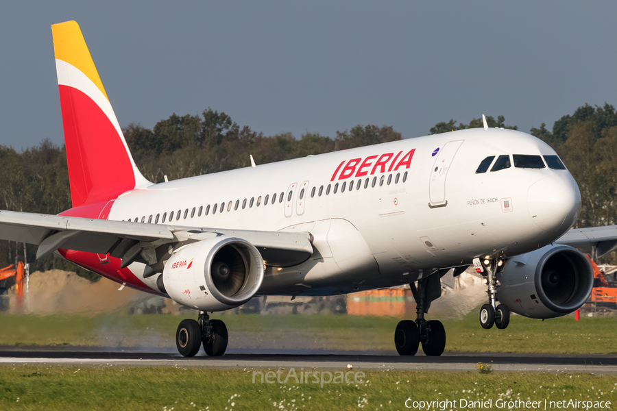 Iberia Airbus A320-216 (EC-LXQ) | Photo 128216