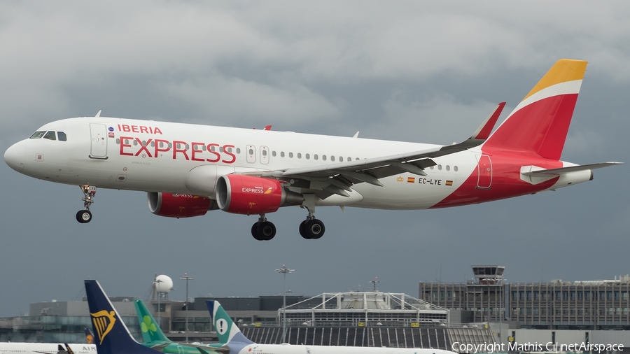 Iberia Express Airbus A320-216 (EC-LYE) | Photo 382289