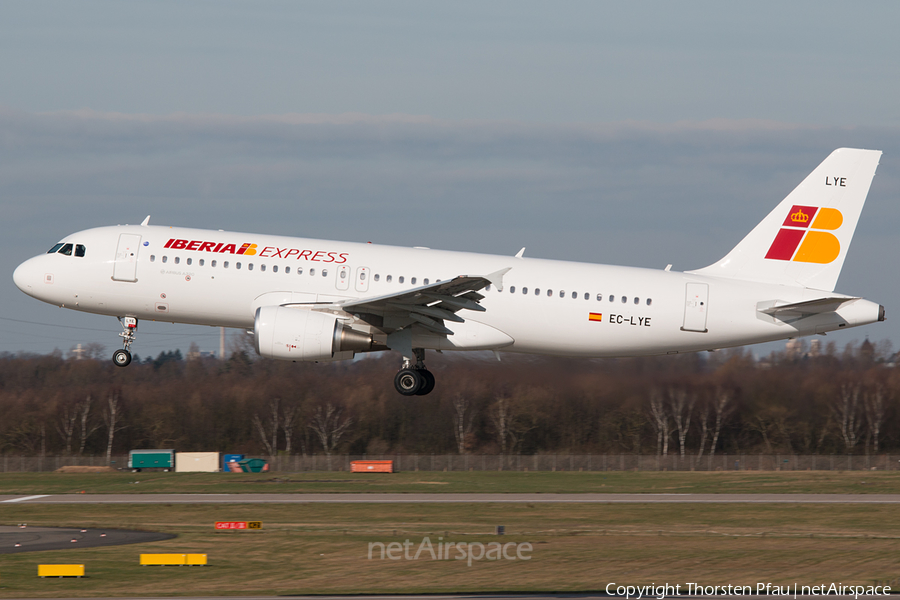 Iberia Express Airbus A320-216 (EC-LYE) | Photo 65158