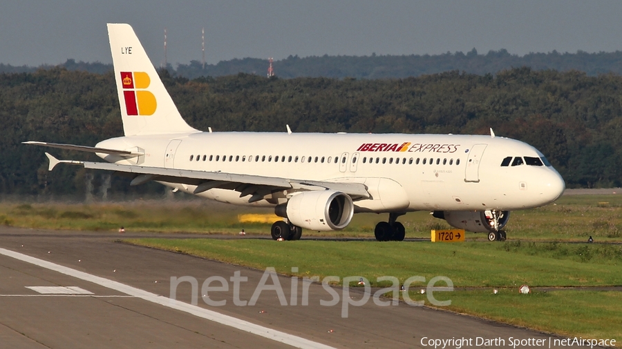 Iberia Express Airbus A320-216 (EC-LYE) | Photo 223408