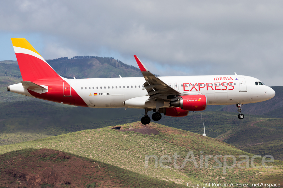 Iberia Express Airbus A320-216 (EC-LYE) | Photo 285082