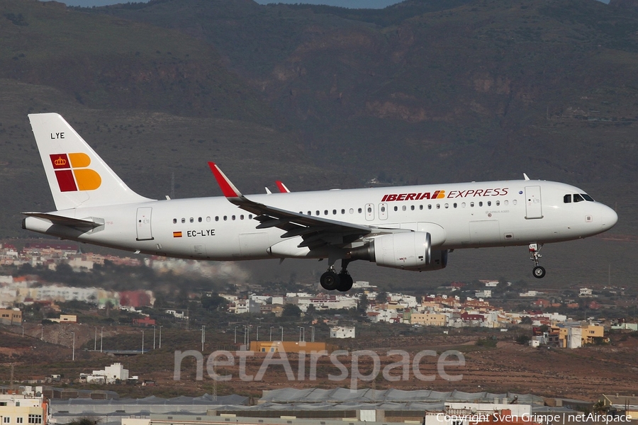 Iberia Express Airbus A320-216 (EC-LYE) | Photo 73723