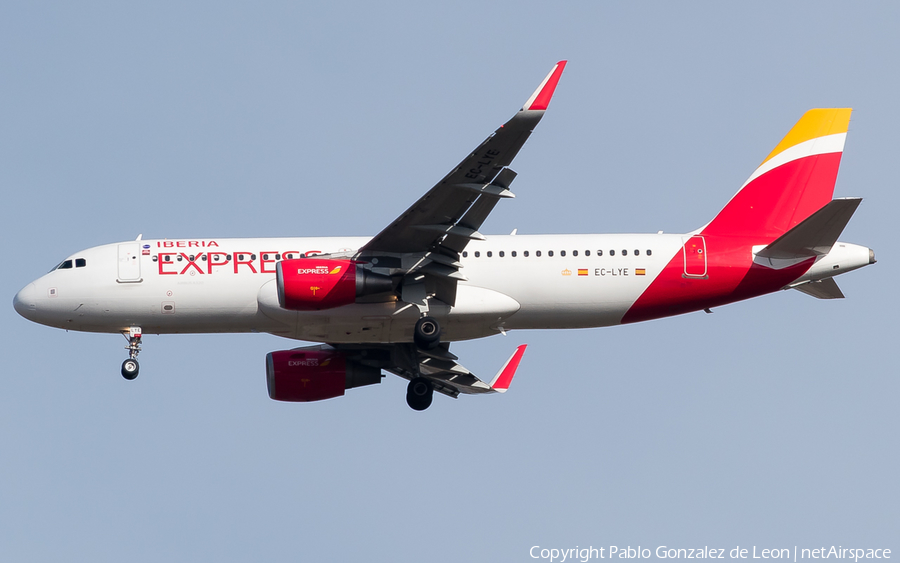 Iberia Express Airbus A320-216 (EC-LYE) | Photo 339005