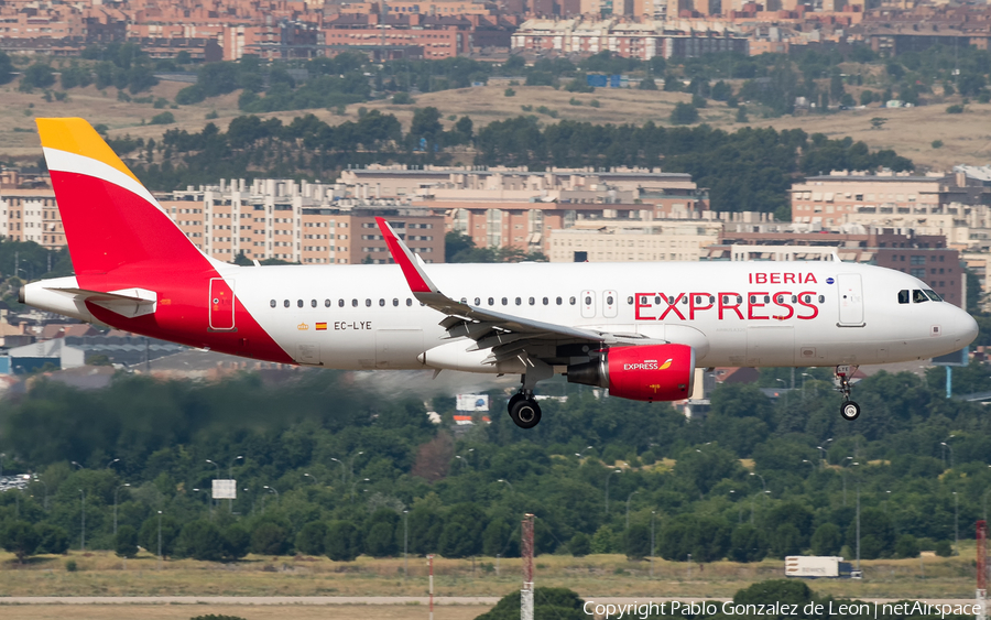 Iberia Express Airbus A320-216 (EC-LYE) | Photo 339006