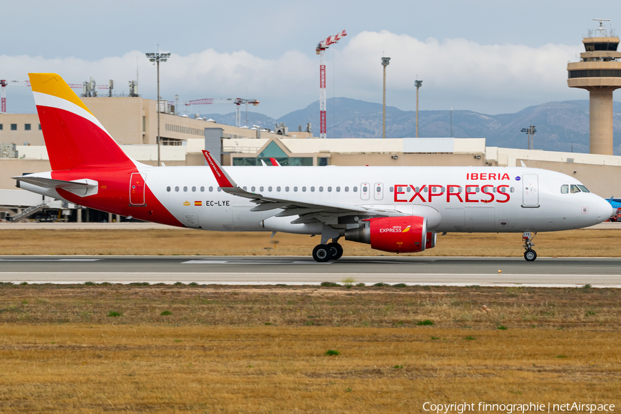 Iberia Express Airbus A320-216 (EC-LYE) | Photo 572406