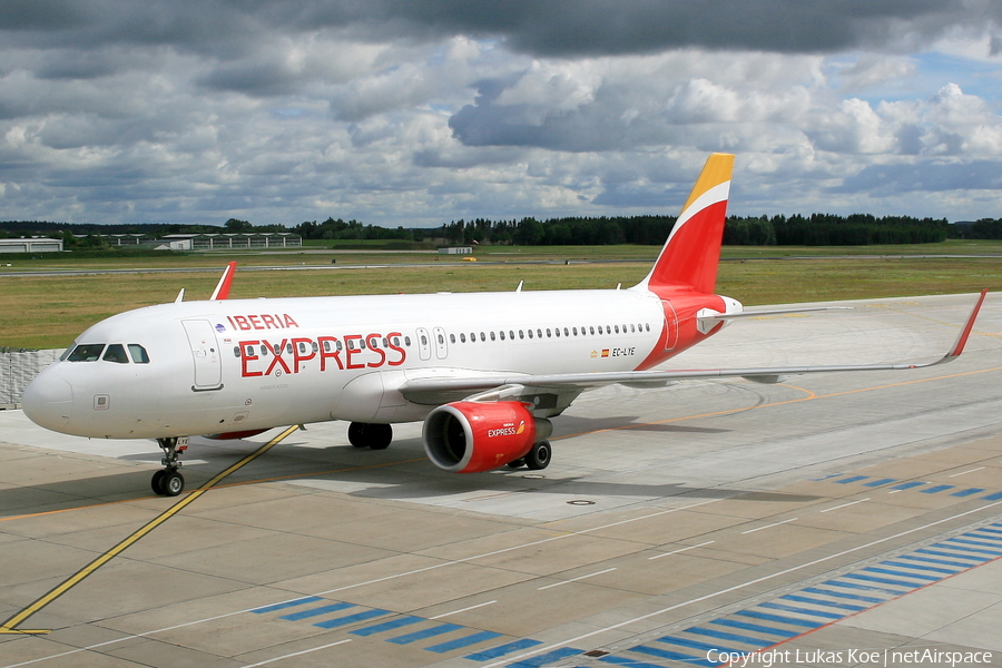 Iberia Express Airbus A320-216 (EC-LYE) | Photo 118819