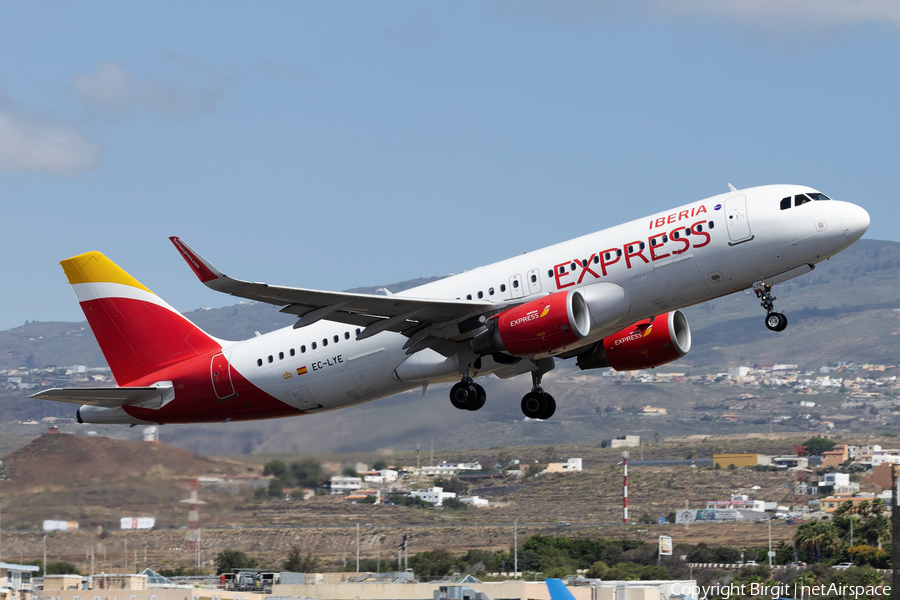 Iberia Express Airbus A320-216 (EC-LYE) | Photo 583004