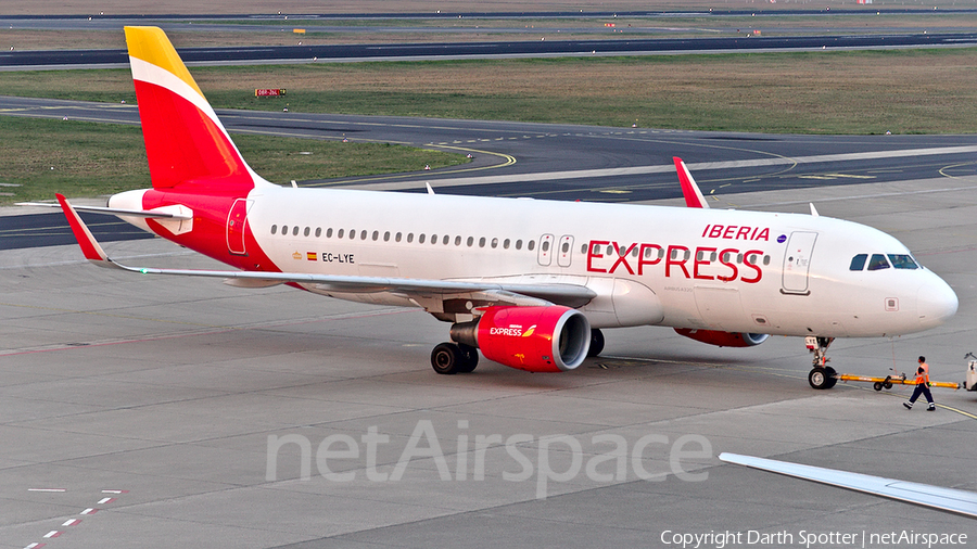 Iberia Express Airbus A320-216 (EC-LYE) | Photo 261657