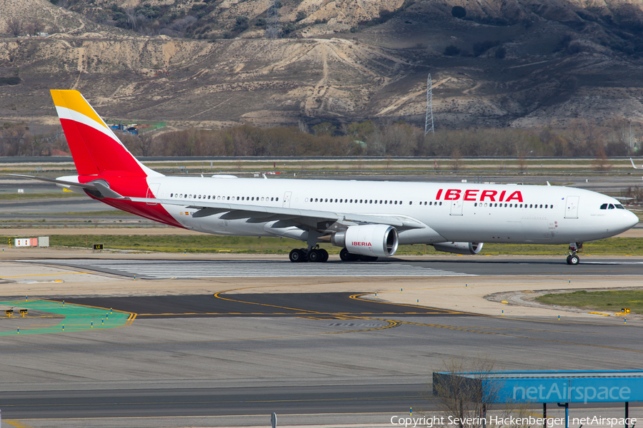 Iberia Airbus A330-302 (EC-LYF) | Photo 239129