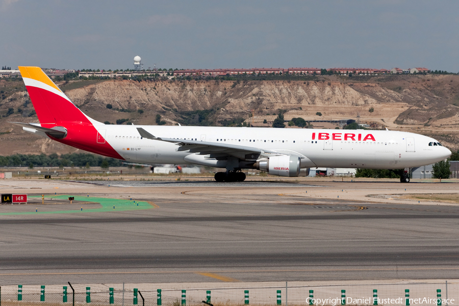 Iberia Airbus A330-302 (EC-LYF) | Photo 632595