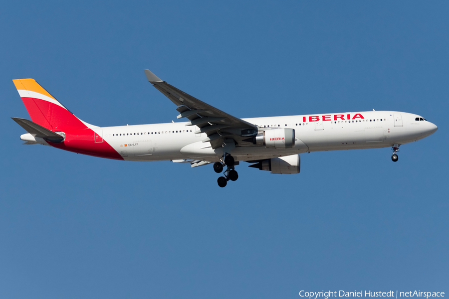 Iberia Airbus A330-302 (EC-LYF) | Photo 636238
