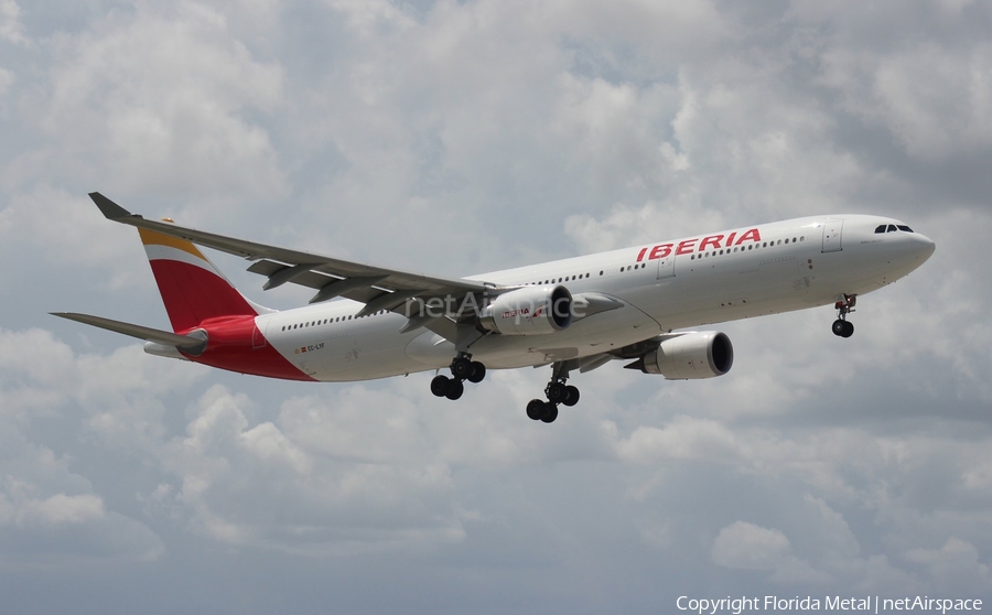Iberia Airbus A330-302 (EC-LYF) | Photo 577181