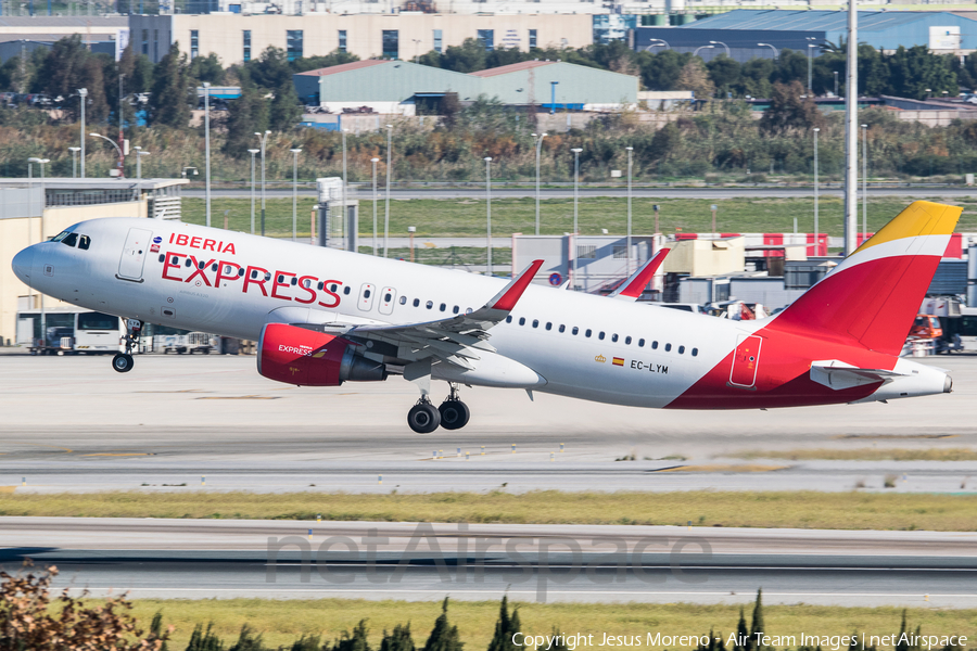 Iberia Express Airbus A320-216 (EC-LYM) | Photo 171212
