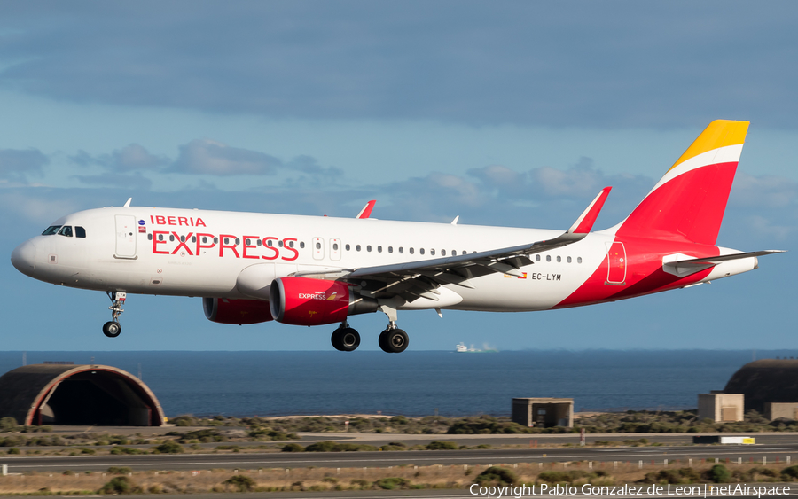Iberia Express Airbus A320-216 (EC-LYM) | Photo 339033
