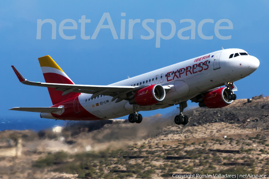 Iberia Express Airbus A320-216 (EC-LYM) | Photo 422339