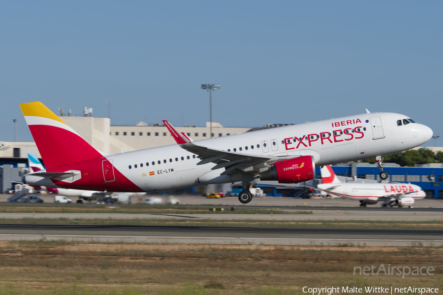 Iberia Express Airbus A320-216 (EC-LYM) | Photo 396132