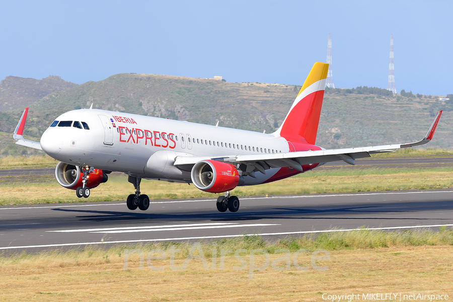 Iberia Express Airbus A320-216 (EC-LYM) | Photo 457985