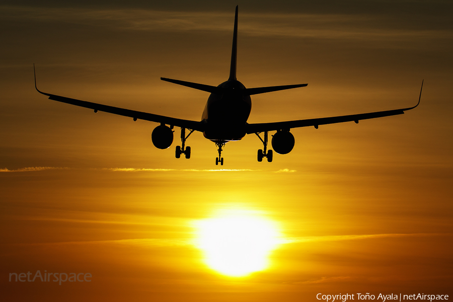 Evelop Airlines Airbus A320-214 (EC-LZD) | Photo 454353