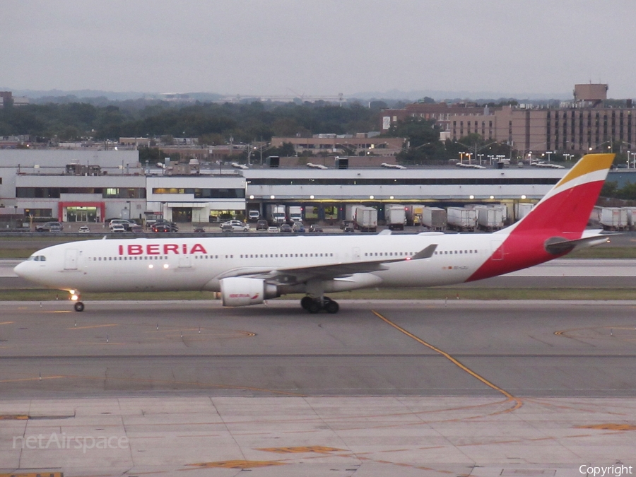 Iberia Airbus A330-302 (EC-LZJ) | Photo 472393