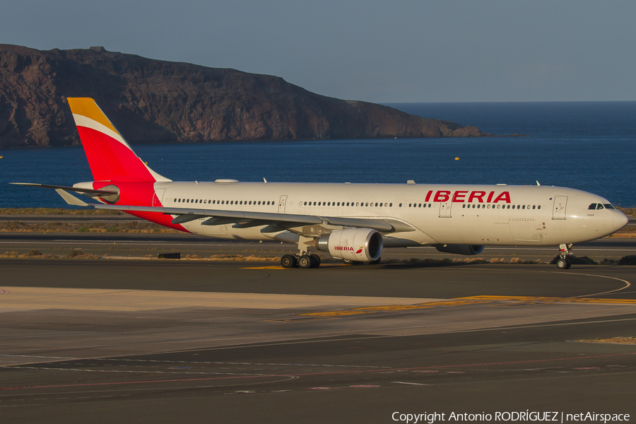 Iberia Airbus A330-302 (EC-LZJ) | Photo 326729
