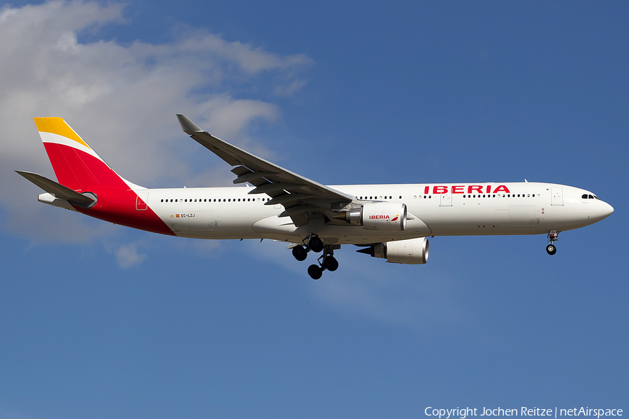 Iberia Airbus A330-302 (EC-LZJ) | Photo 48041
