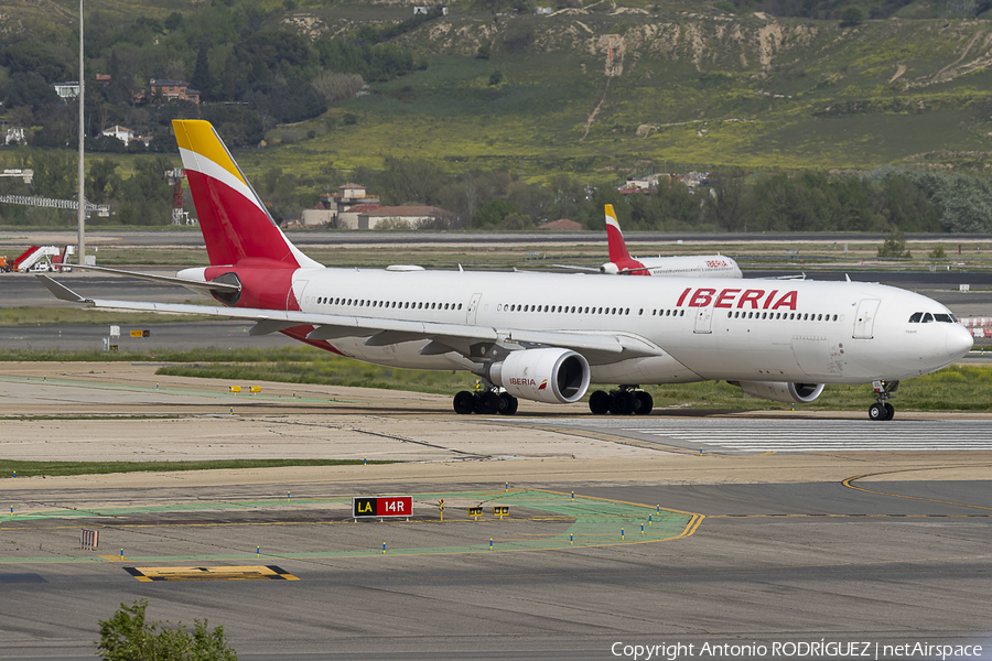 Iberia Airbus A330-302 (EC-LZJ) | Photo 618989