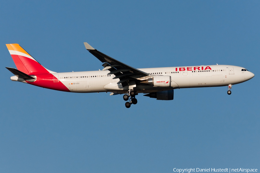 Iberia Airbus A330-302 (EC-LZJ) | Photo 632596