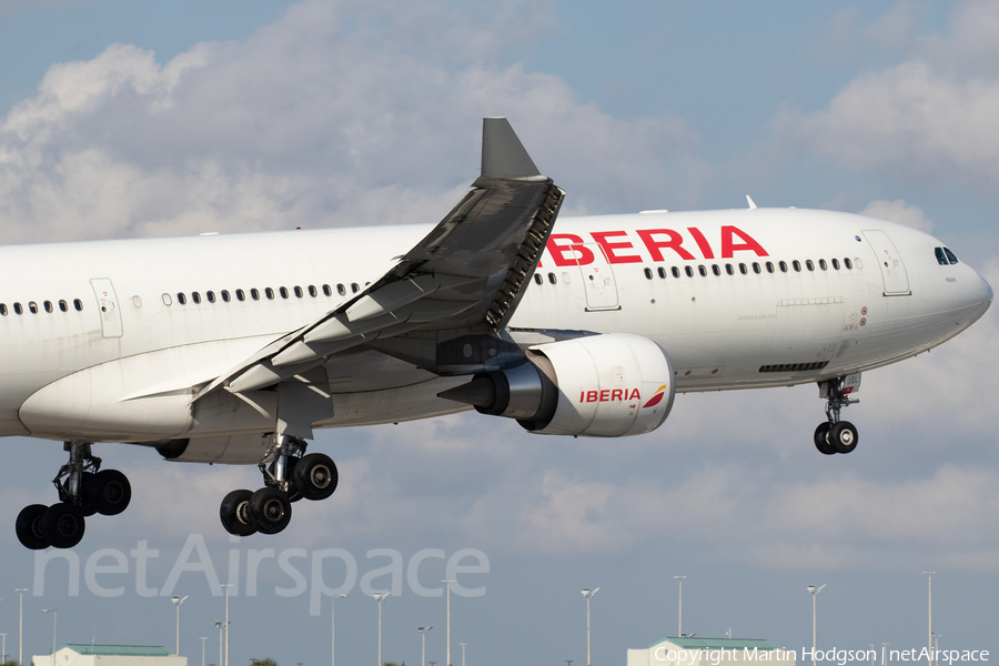 Iberia Airbus A330-302 (EC-LZJ) | Photo 606926