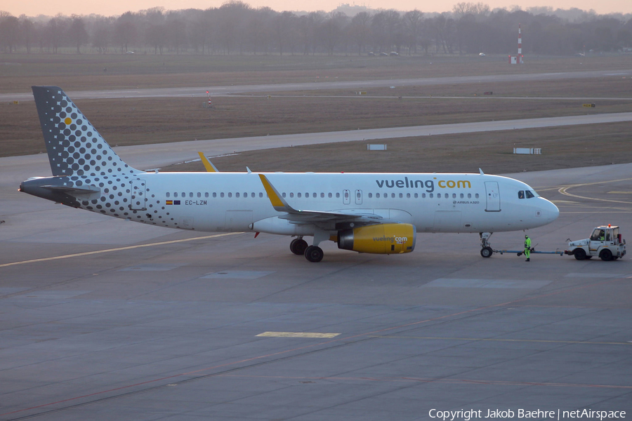 Vueling Airbus A320-232 (EC-LZM) | Photo 142450