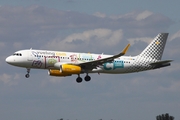 Vueling Airbus A320-232 (EC-LZM) at  Hamburg - Fuhlsbuettel (Helmut Schmidt), Germany