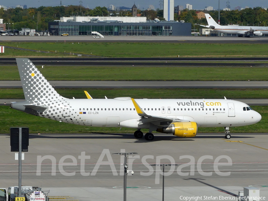 Vueling Airbus A320-214 (EC-LZN) | Photo 529192