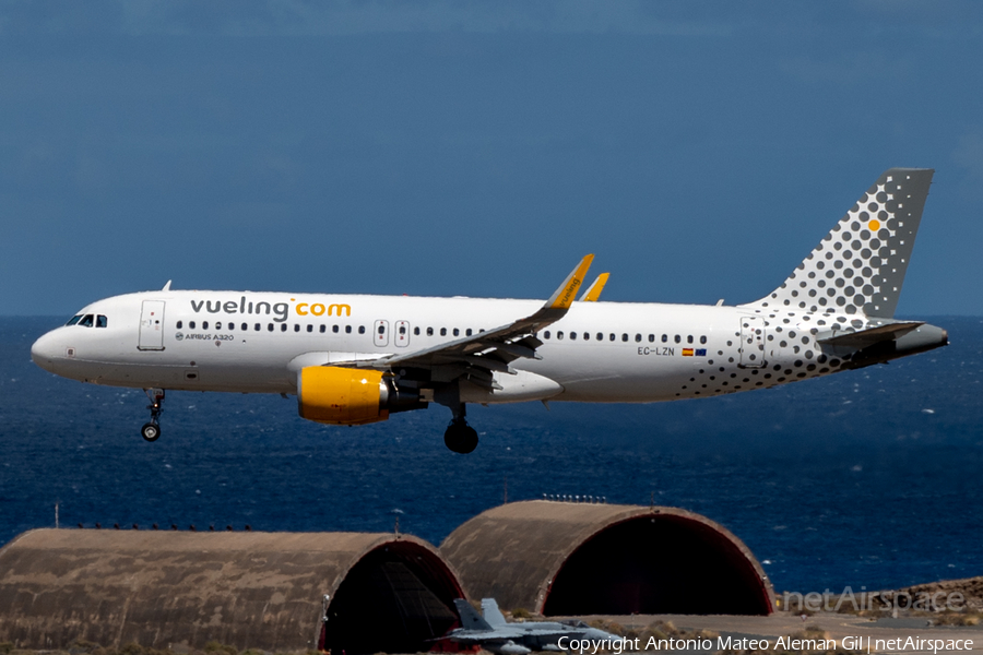 Vueling Airbus A320-214 (EC-LZN) | Photo 629399