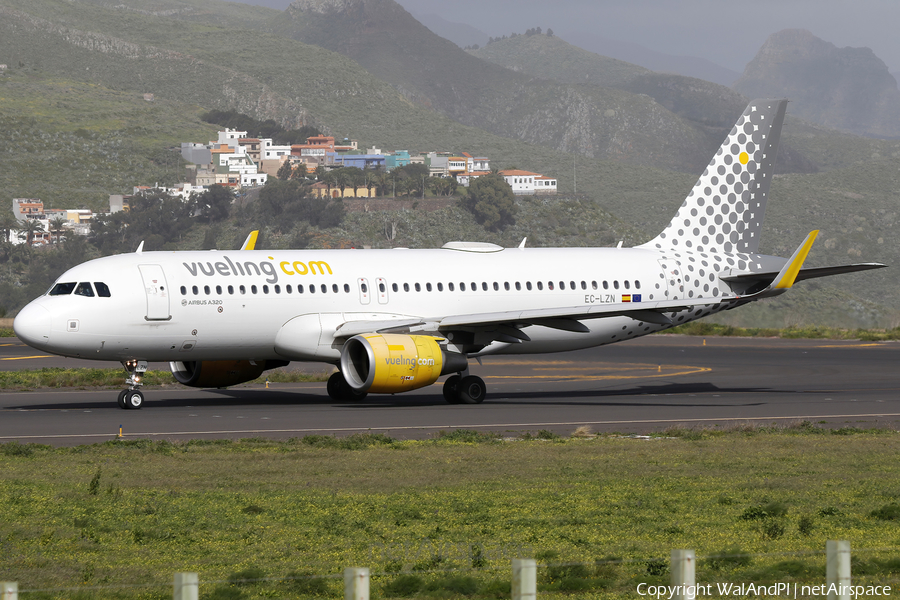 Vueling Airbus A320-214 (EC-LZN) | Photo 555130