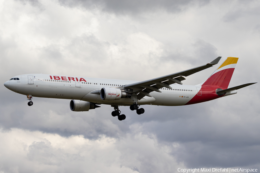 Iberia Airbus A330-302 (EC-LZX) | Photo 517717