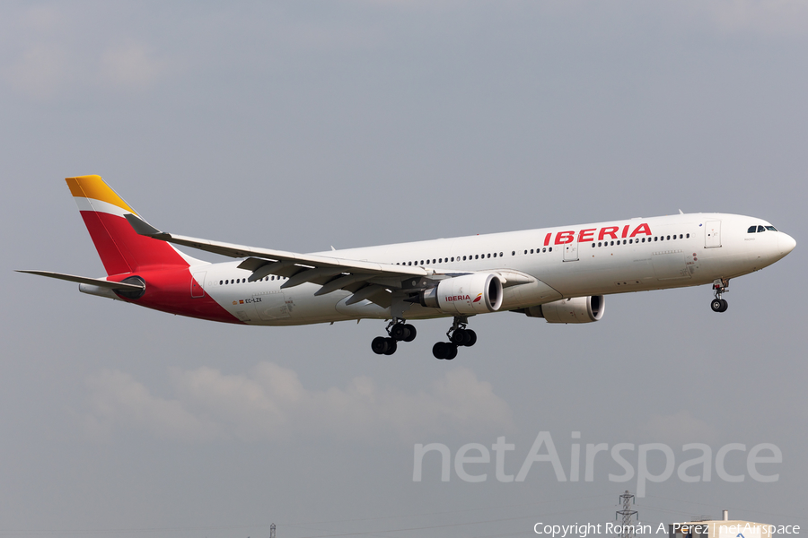 Iberia Airbus A330-302 (EC-LZX) | Photo 623702