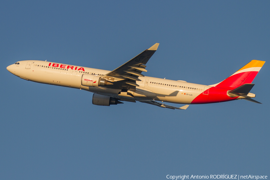 Iberia Airbus A330-302 (EC-LZX) | Photo 337623