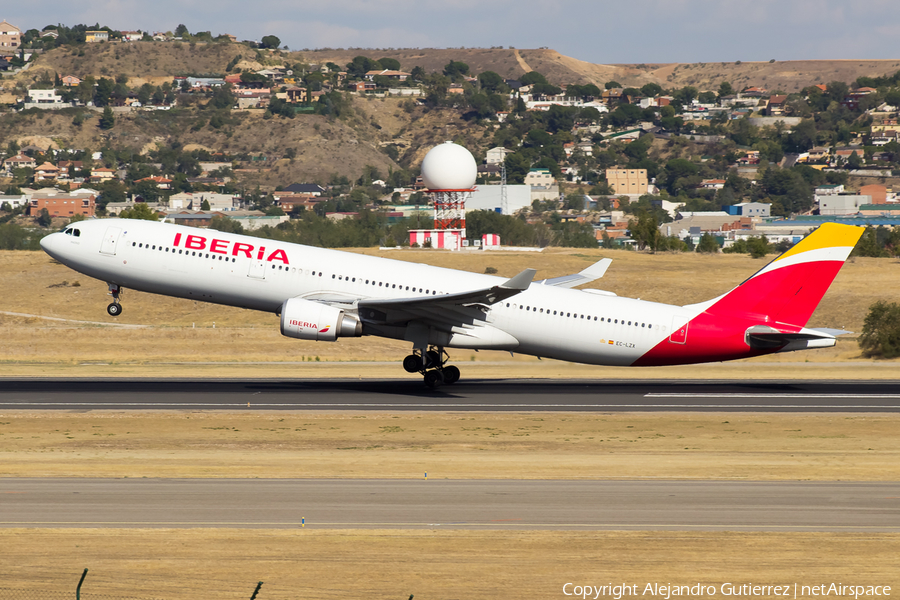 Iberia Airbus A330-302 (EC-LZX) | Photo 350128
