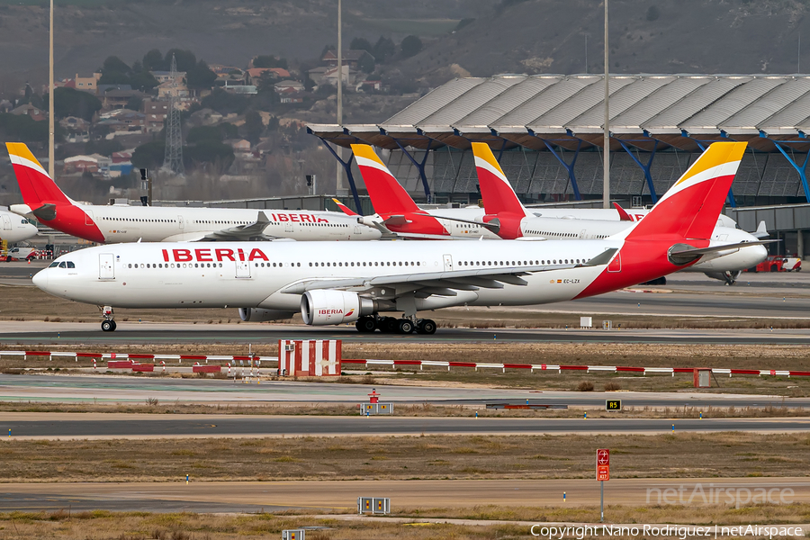Iberia Airbus A330-302 (EC-LZX) | Photo 497294